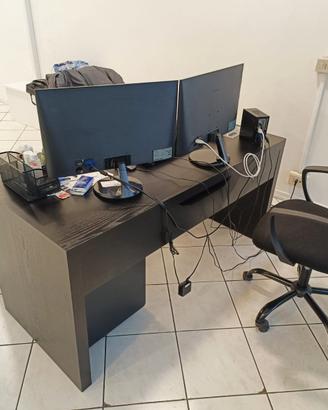 Scrivanie e poltroncine
