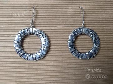 Orecchini pendenti a cerchio