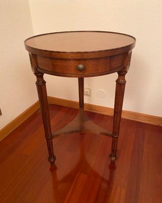 Tavolino in noce in stile 1800