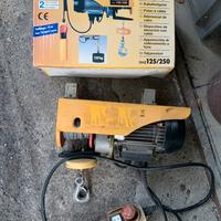 Paranco con palo e braccio di sostegno