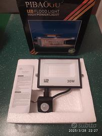 Faretto led  30 W - sensore di movimento - NUOVO