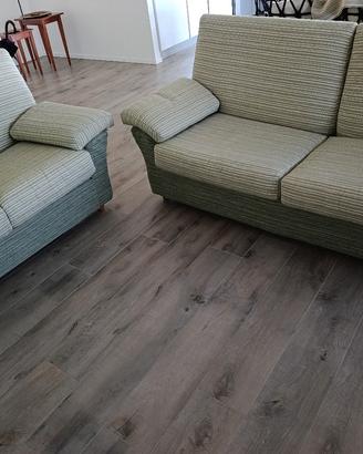 coppia di divani con divano-letto