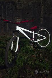 Kona Stuff Wheelie Custom TRATTABILE