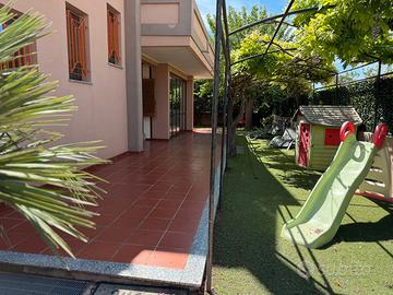 Villa bifamiliare vicino al mare