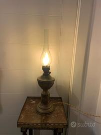 lampada ad olio in ottone fine 800 elettrificata