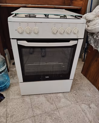 cucina con forno come nuova