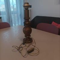 Lampada da tavolo in legno