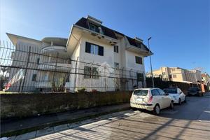 3 LOCALI A MELITO DI NAPOLI