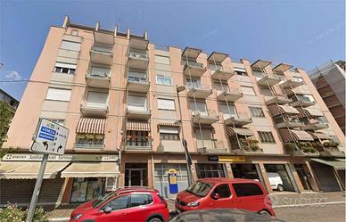 Appartamento di 107 m² con più di 5 locali e box a