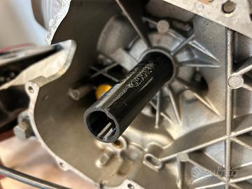 ATTREZZO MONTAGGIO PARAOLI PER MOTORI PIAGGIO 50CC