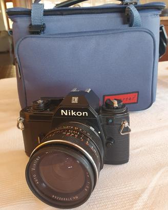 Nikon EM Reflex con borsa + grandangolo 28mm Vivit