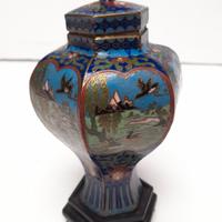 Vaso Cloisonné Cinese Vintage con base in legno