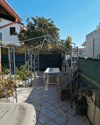 doppia struttura in ferro per gazebo + telo di cop