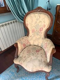 Poltrona antica d’epoca in legno