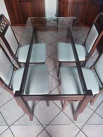Tavolo con sedie