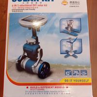 Piccolo robot alimentato da pannello fotovoltaico