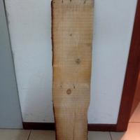 tavola di legno grezza 