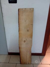tavola di legno grezza 