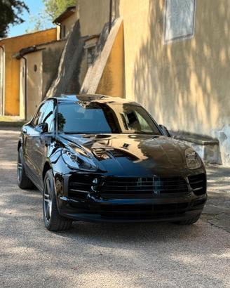 Porsche Macan S nera