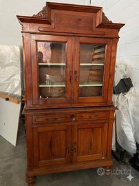 Credenza vintage in abete con alzata a vetri