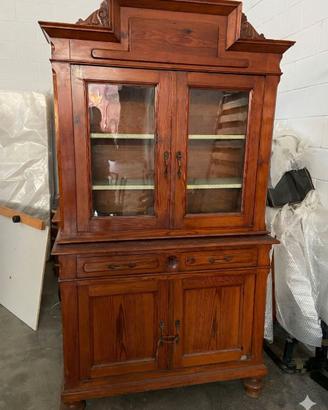 Credenza vintage in abete con alzata a vetri