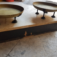 Bilancia antica con pesi