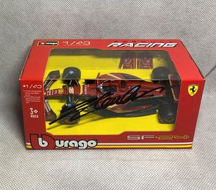 modellino Ferrari autografato da Charles Leclerc 