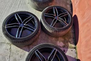 Ruote in lega da 19” con gomme 255/35r19