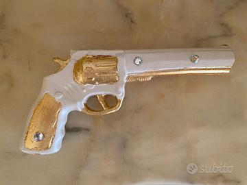 Riproduzione pistole in ceramica foglia oro dorato