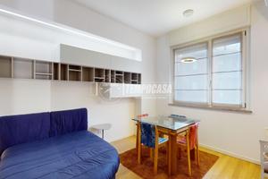 Monolocale arredato con terrazzino