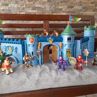 castello medioevale completo con cavalieri e lance