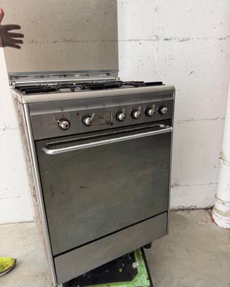 Cucina Smeg inox 4 fuochi