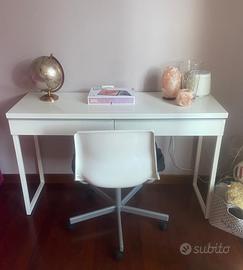 Scrivania e sedia ergonomica Ikea