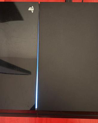 PlayStation 4 con 2 controller e 19 giochi