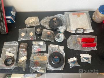 Lotto ricambi nuovi originali MASERATI