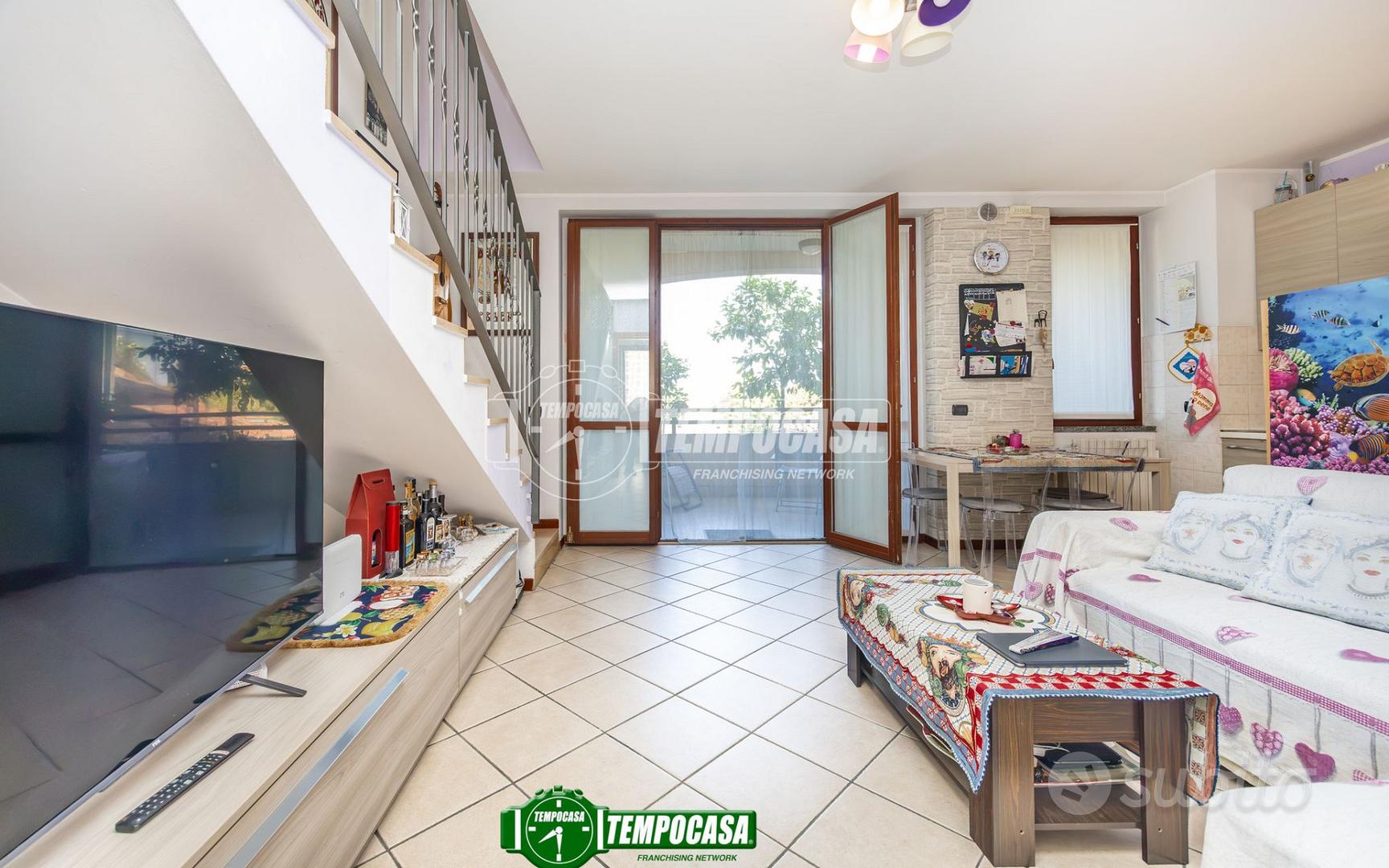 ESCLUSIVO 3 LOCALI DUPLEX CON TERRAZZO BOX E CANTI - Vista 5