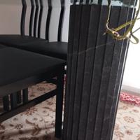 tavolo in vetro e piedi in pietra 