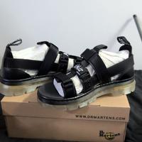 Sandali Dr. Martens neri con chiusura a strappo 