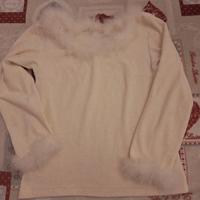 Maglia in ciniglia rasata con piume