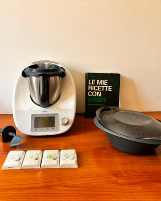 Bimby Vorwerk TM5 + accessori, libro e ricettari