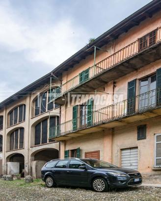 10LOCALI CON RUSTICO SENZA SPESE CONDOMINIALI