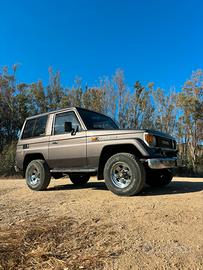 Toyota land cruiser lj 70
