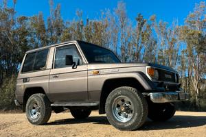 Toyota land cruiser lj 70