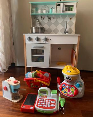 Cucina giocattolo completa di accessori e robot