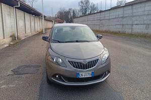 Lancia Ypsilon Hybrid Gold Plus leggi descrizione