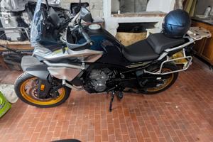 CFMOTO MT 800 TOURING + VOGE BRIVIDO 