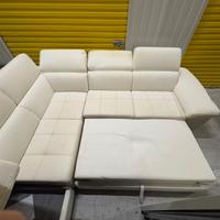 Divano Angolare in Ecopelle Bianca con Penisola