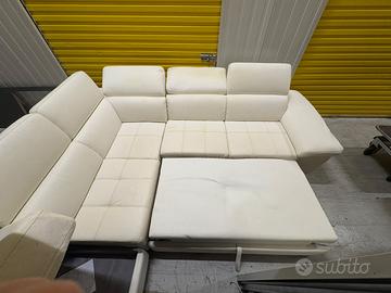 Divano Angolare in Ecopelle Bianca con Penisola