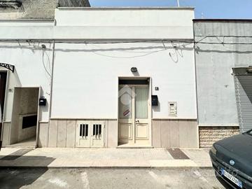 3 LOCALI A MANDURIA