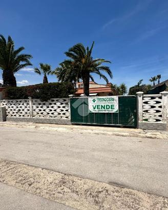 VILLA SINGOLA A MANFREDONIA